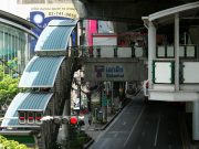 BREAKING: COVID-19 outbreak closes Ekkamai bars for Songkran